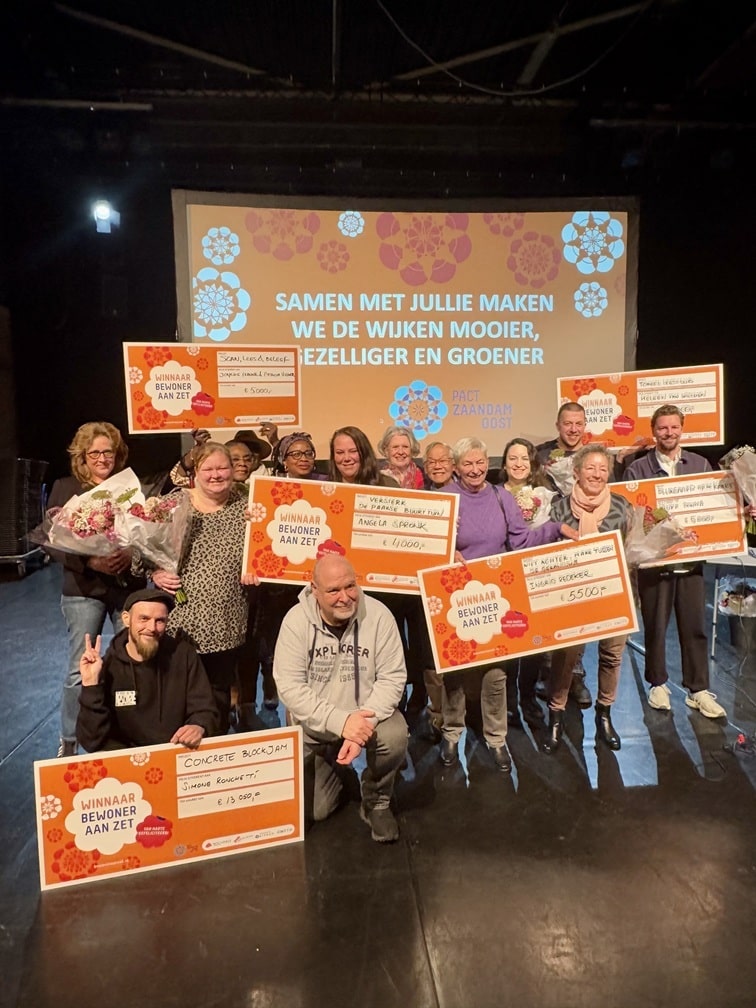 Groepsfoto van de winnaars van Bewoners aan Zet